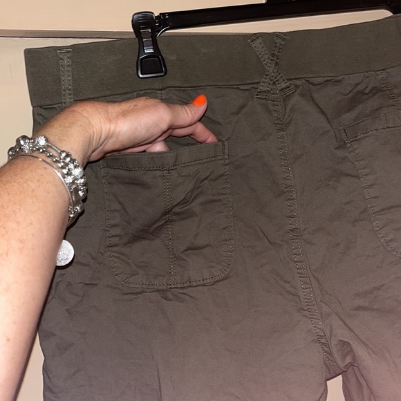 Lee Riders army green shorts with partial elastic waistband size 18, w/ pockets - Picture 5 of 8